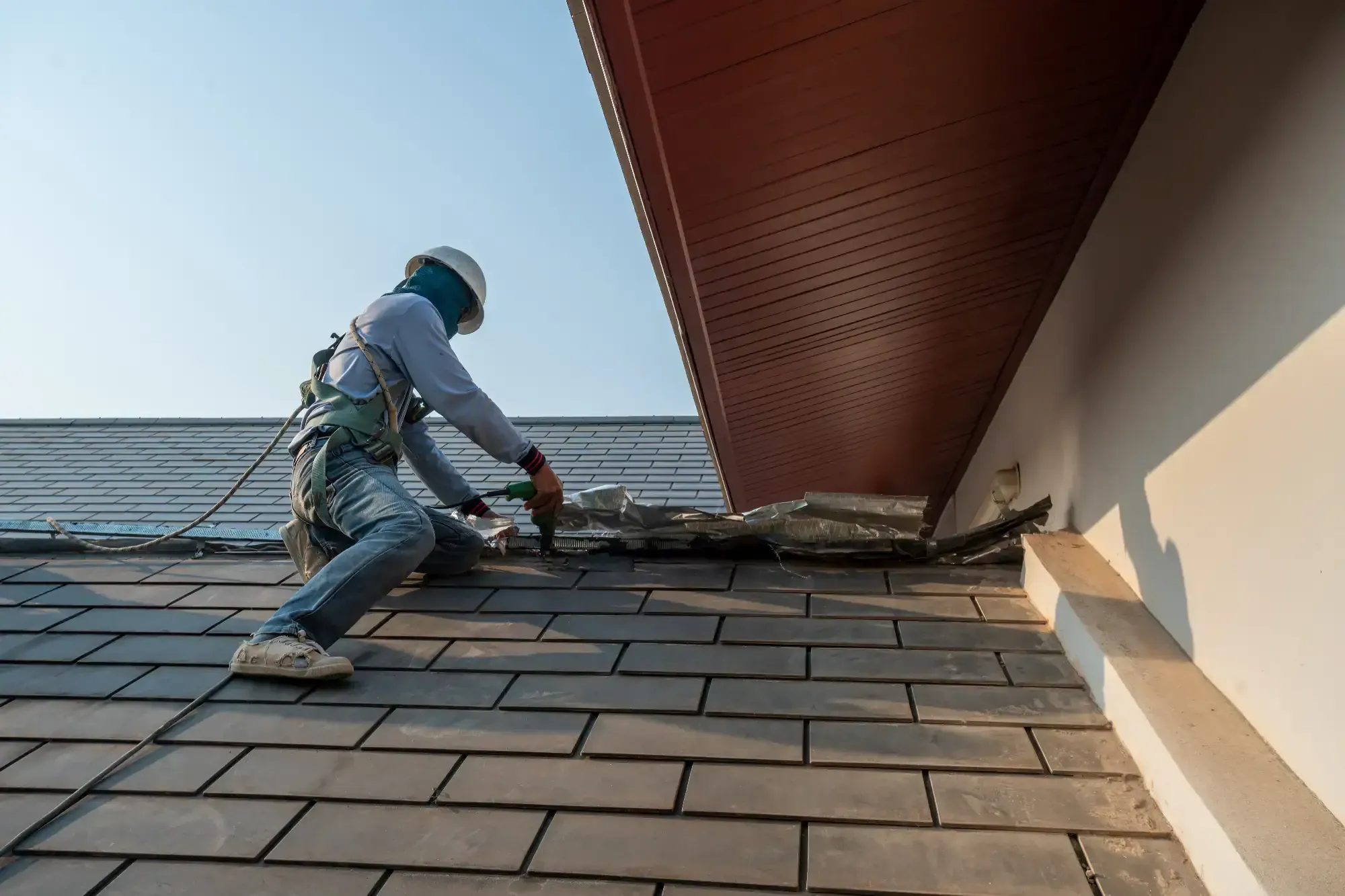 Roofline Services expert roofer at work